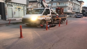 Bursa'da kamyonetle çarpışan motosikletin sürücüsü ağır yaralandı