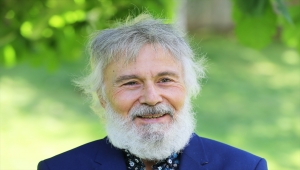 Darbe sürecinde dedesi ve anneannesi intihar eden Mim Kemal Öke 27 Mayıs'ı anlattı