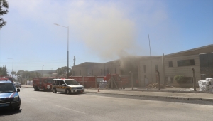 Denizli'de iplik fabrikasının deposunda çıkan yangın söndürüldü