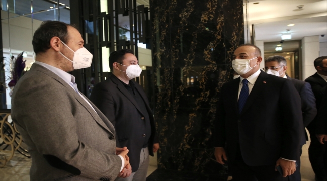 Dışişleri Bakanı Çavuşoğlu Almanya'da gösterileri takip ederken yaralanan AA muhabirleriyle görüştü