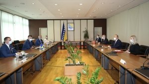 Dışişleri Bakanı Çavuşoğlu, Bosna Hersek Bakanlar Konseyi Başkanı Tegeltija ile görüştü