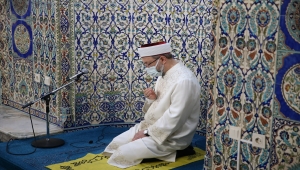 Diyanet İşleri Başkanı Erbaş, Sakarya'da Kadir Gecesi dolayısıyla dua etti