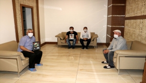 Diyarbakır anneleri, tam kapanma nedeniyle oturma eylemini otelde sürdürdü