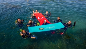 Diyarbakır'da sporcular 19 Mayıs'ı su altında kutladı