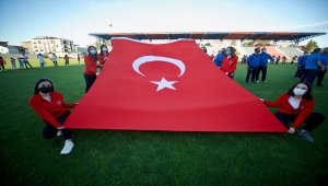 Doğu Marmara ve Batı Karadeniz'de saat 19.19'da İstiklal Marşı okundu