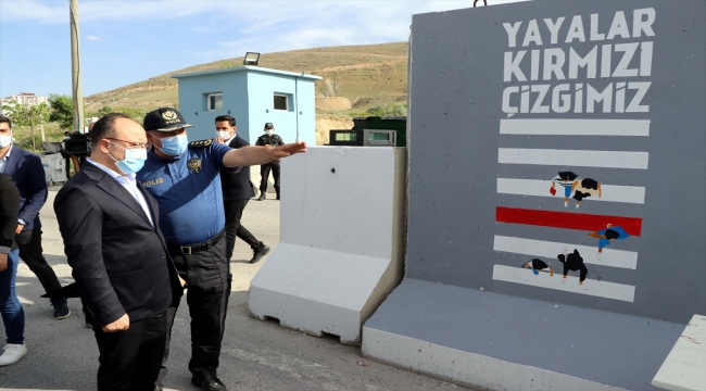 Elazığ Valisi Erkaya Yırık, güvenlik güçleri ile bayramlaştı:
