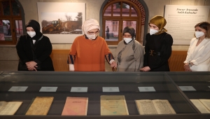 Emine Erdoğan, "Kitaplar ve Kağıtlar Sergisi"nin açılışını gerçekleştirdi