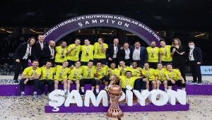 Fenerbahçe şampiyonluk kupasını aldı