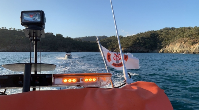 Fethiye'de denizde sürüklenen teknedeki 4 kişi kurtarıldı