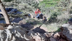 Fethiye'de kayalıklarda mahsur kalan 2 kişi kurtarıldı
