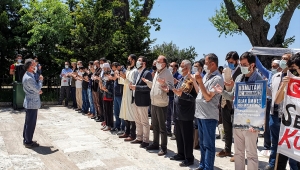 Filistinli şehitler için gıyabi cenaze namazı kılındı