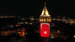 Galata Kulesi 19 Mayıs'a özel görsellerle ışıklandırıldı 