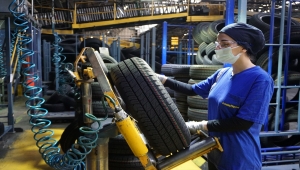 Goodyear'da lastik üretimine kadın eli değdi