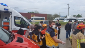 GÜNCELLEME 2 - Bursa'da işçileri taşıyan servis aracı devrildi: 1 ölü, 20 yaralı