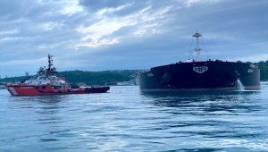GÜNCELLEME- İstanbul Boğazı'nda makine arızası nedeniyle sürüklenen tankere müdahale edildi