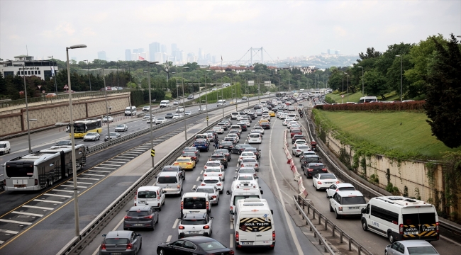 GÜNCELLEME - İstanbul'da, "tam kapanma" döneminin sona ermesiyle trafik yoğunluğu arttı