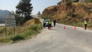 GÜNCELLEME - Mersin'de toprak kayması 2 evde hasara yol açtı