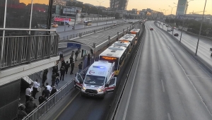 GÜNCELLEME- Metrobüsteki yolcuları alıkoyan şahıs kendini araç içine kapattı