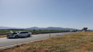Hatay'da otomobille çarpışan motosikletteki baba oğul hayatını kaybetti