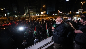 İsrail'in İstanbul Başkonsolosluğu önünde bir grup, Mescid-i Aksa saldırısını protesto etti