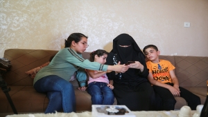 İsrail saldırılarında kızlarını teselli eden, sonraki bombardımanda hayatını kaybeden Mensi'nin eşi: