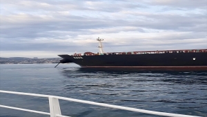 İstanbul Boğazı'nda makine arızası nedeniyle sürüklenen tankere müdahale edildi