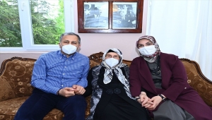 İstanbul Valisi Yerlikaya'dan Avcıkoru Mahallesi'nin 17 yıldır muhtarı olan Şafak Karakeskin'e ziyaret 