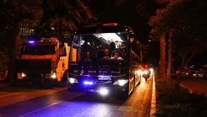 İzmir'de Beşiktaş taraftarları şampiyonluğu kutladı