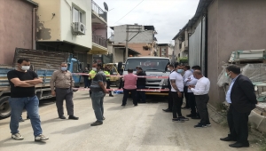 İzmir'de geri manevra yapan çöp kamyonunun çarptığı 83 yaşındaki kişi hayatını kaybetti