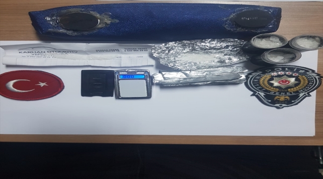 İzmir'de otomobilin altında gizlenmiş özel mıknatıslı kalemlik içerisinde uyuşturucu madde bulundu