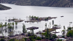 Kars'ta Karakurt HES Barajı'nda su seviyesi düşünce su altındaki köy gün yüzüne çıktı