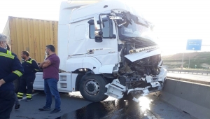 Kocaeli'de beton bariyere çarpan tırın şoförü yaralandı