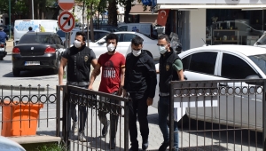 Kuşadası'nda bir otomobilde koltuk içine gizlenmiş uyuşturucu bulundu, iki kişi gözaltına alındı