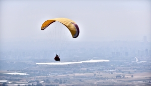 Mersin'de 19 Mayıs kapsamında Yamaç Paraşütü Hedef Yarışması düzenlendi