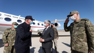 Milli Savunma Bakanı Akar, Bahar Kalkanı Harekat Bölgesi Sektör Komutanlığında düzenlenen toplantıda konuştu: