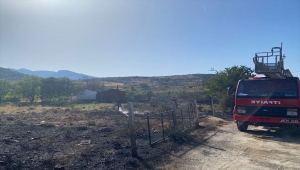 Muğla'da evin bahçesinde çıkan yangın hasara yol açtı
