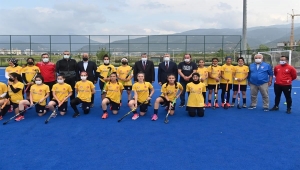 Osmaniye Valisi Yılmaz'dan, 16 Yaş Altı Hokey Milli Takımı kampına ziyaret