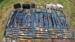 Pençe-Yıldırım operasyonunda terör örgütü PKK'ya ait silah, mühimmat ve yaşam malzemeleri ele geçirildi