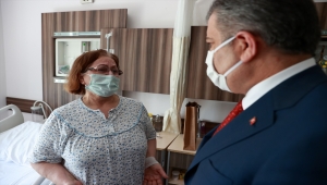 Sağlık Bakanı Koca, Edirne Sultan 1. Murat Devlet Hastanesi'nde tedavi görenleri ziyaret etti