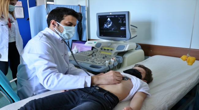 Samsun'da kalbi delik iki çocuk ameliyatsız yöntemle sağlıklarına kavuşturuldu