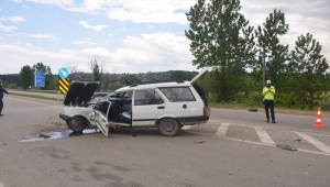 Sinop'ta iki otomobil çarpıştı: 3 yaralı 