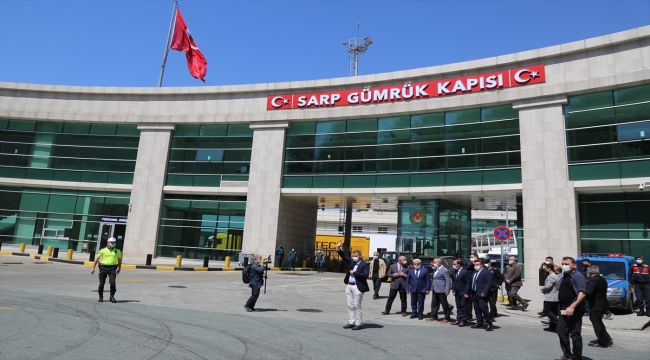 Ticaret Bakanı Mehmet Muş, Sarp Sınır Kapısı'nda incelemelerde bulundu: