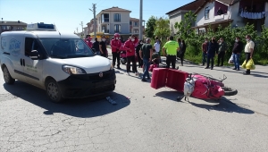 Ticari araçla çarpışan motosikletli kurye ağır yaralandı