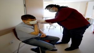 Trakya'da sağlık çalışanlarının eşlerine Kovid-19 aşısı uygulanmaya devam ediliyor