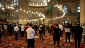 Trakya'da vatandaşlar cuma namazını ikametlerine en yakın camilerde kıldı