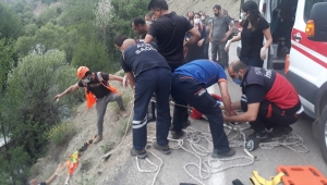 Tunceli'de Munzur Çayı'na düşen pikaptaki 8 kişi yaralandı