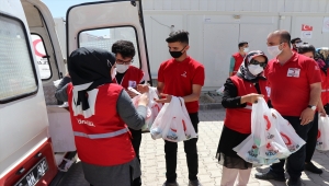 Türk Kızılay'dan, Elazığ'da konteyner kentte yaşayan çocuklara bayram hediyesi