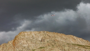 Van'da kayalıklardan düşerek yaralanan kişi ambulans helikopterle hastaneye kaldırıldı