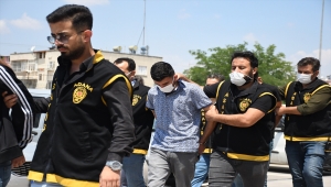 Adana'da iki iş yerine silahla ateş açıp kaçtıkları iddiasıyla 3 şüpheli yakalandı