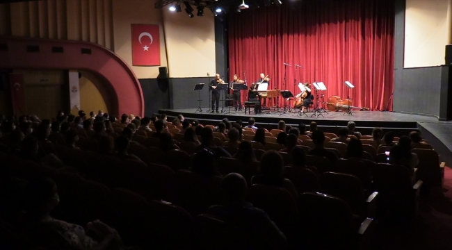 Adana'da "Yaza Merhaba" konserleri devam ediyor